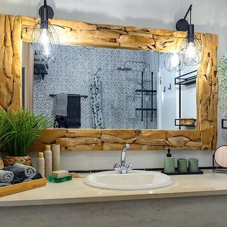 Charming Meets Modern Comfort - T2 *